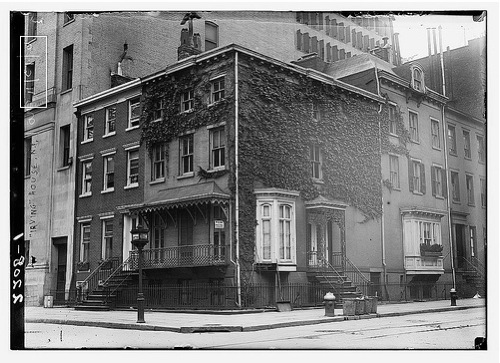47 and 49 Irving Place (1910-1915) no roof balustrade but people absent